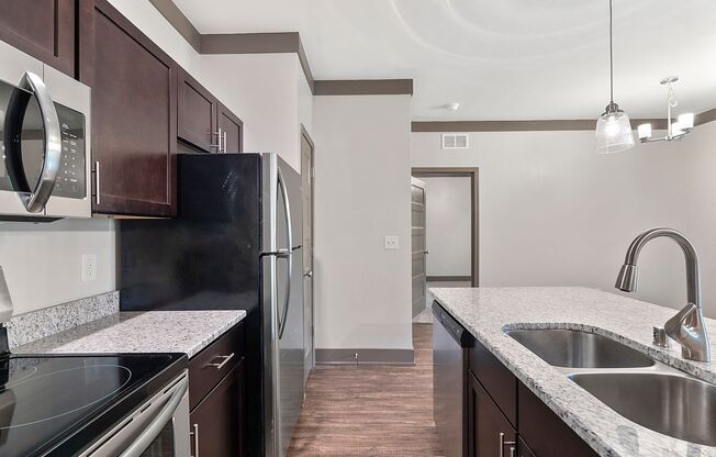 1 bed, 1 bath, 765 sqft, $815, Unit 33