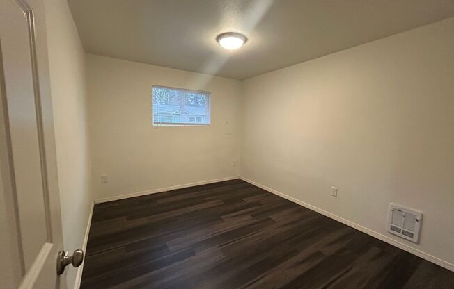 4 beds, 1 bath, $1,895, Unit 6