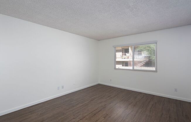 2 beds, 2 baths, 918 sqft, $2,895, Unit 27-14