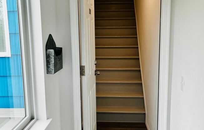 Newly Remodeled Apartment in the Center of Downtown Poulsbo!