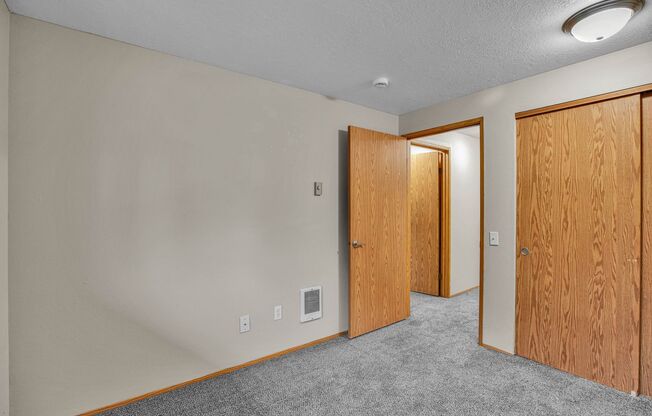 2 beds, 2 baths, 950 sqft, $1,295, Unit 340-18