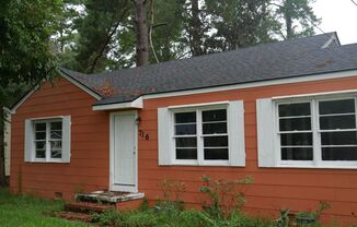 Cute little cottage near downtown Valdosta