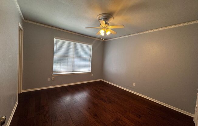 Cozy 2 bedroom 2 bath corner unit