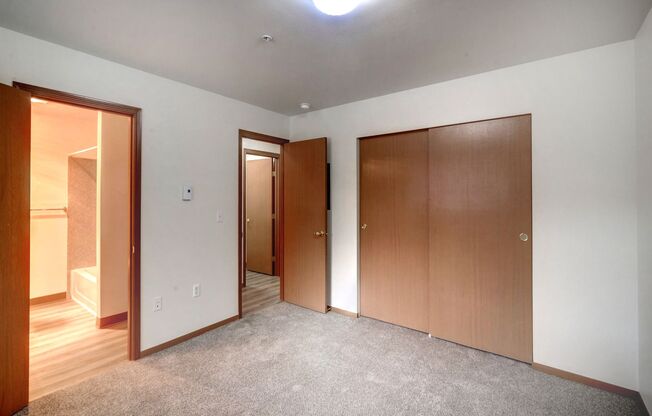 2 beds, 2 baths, 1,060 sqft, $2,050, Unit F106