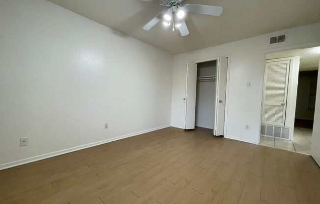 2 beds, 1 bath, 900 sqft, $1,195, Unit ELP2202-230