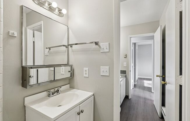 2 beds, 1 bath, 987 sqft, $1,499, Unit 06