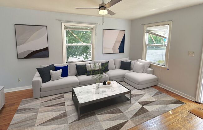Renton Downtown Duplex rambler home - Move in ready - 2 bedroom 1 bathroom - off street parking.