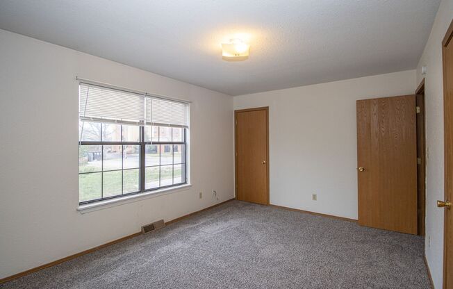 2 beds, 1.5 baths, $950, Unit 1D