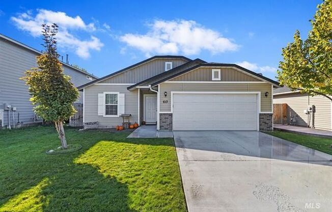 3 Bed (+ bonus room) 2 Bath Home in Meridian Avail 8/20/25