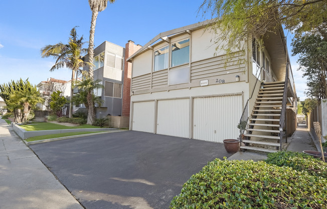 208 Avenue H