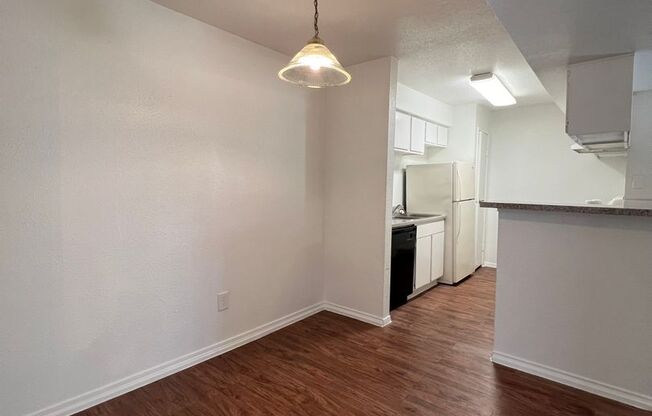 2 beds, 2 baths, 914 sqft, $1,095, Unit 15-206