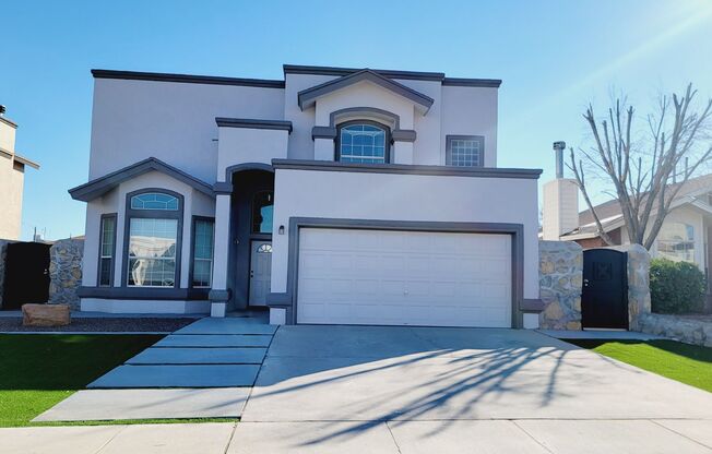 Stunning home 3 bedroom, 2.5 bathroom in East El Paso!