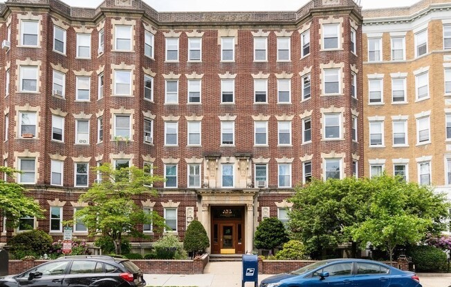 Studio, 1 bath, 302 sqft, $2,450, Unit 22