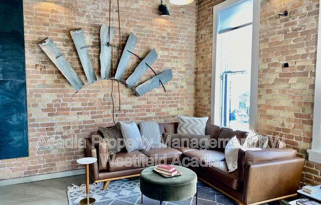 20 FREEDOM BLVD 200 W