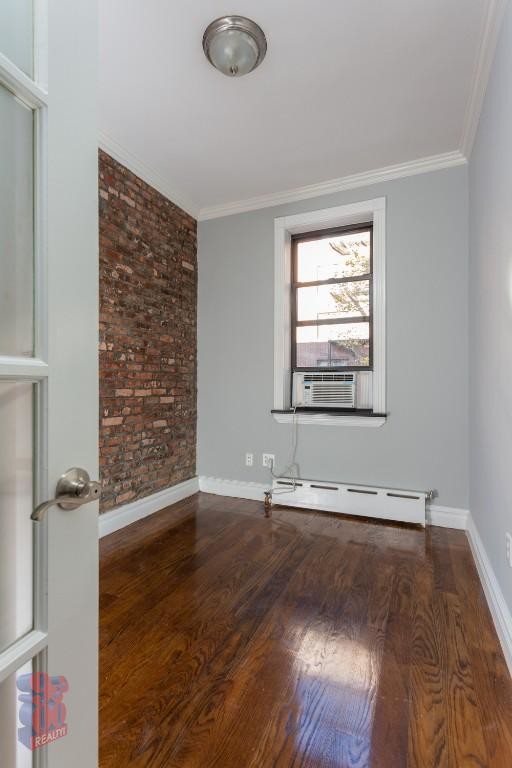 230 E 32nd St