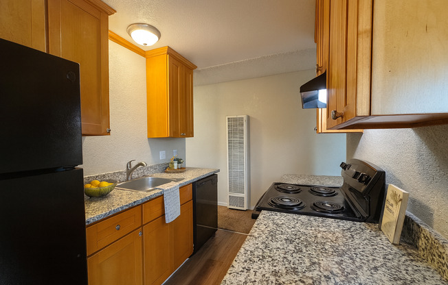 1 bed, 1 bath, 575 sqft, $1,350, Unit 76