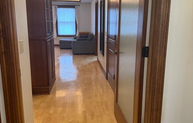 1 bed, 2 baths, $2,850