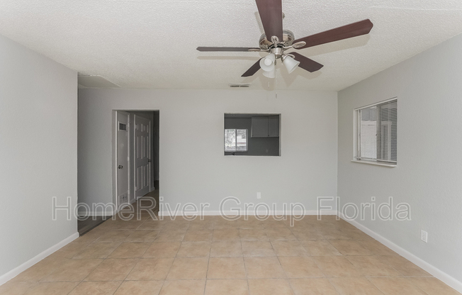 1100 11 AVE S