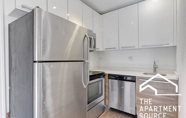 925 W Carmen Ave.