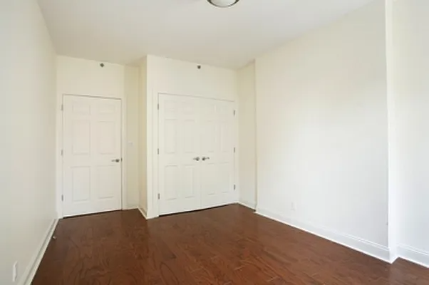 233 E 111 ST
