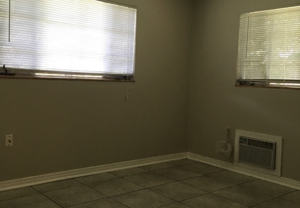 2 beds, 1 bath, $1,300, Unit VOLUSIA