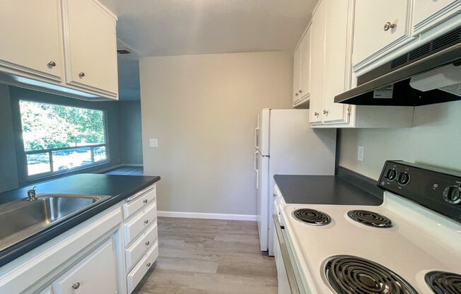 2 beds, 1 bath, 850 sqft, $1,350, Unit 4