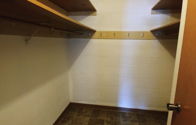1 bed, 1 bath, $1,185, Unit 1G
