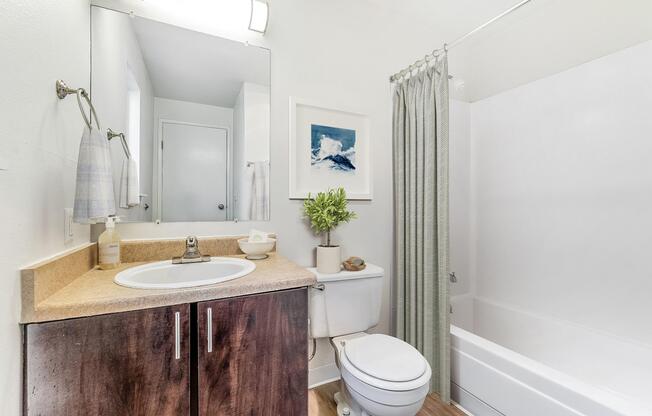 3 beds, 2 baths, 1,290 sqft, $2,305