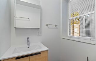 1 bed, 1 bath, 425 sqft, $1,550, Unit 1384 State Unit 5