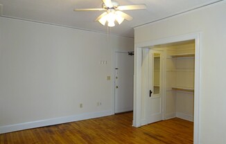 Studio, 1 bath, 390 sqft, $775, Unit 17