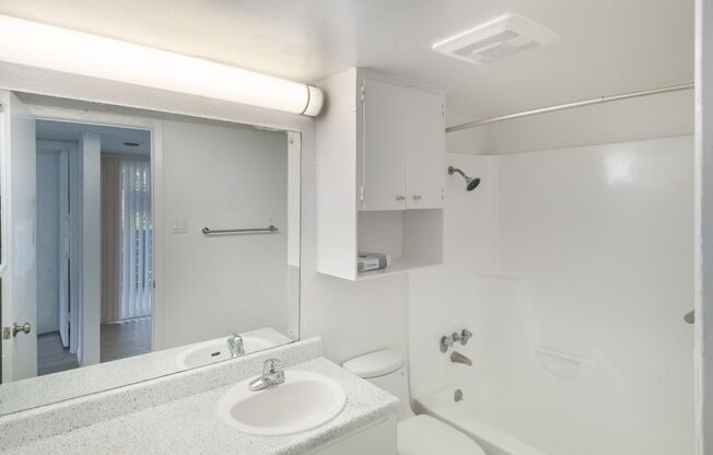 2 beds, 2 baths, $1,450, Unit 8