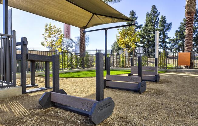 an empty park bench next to a building