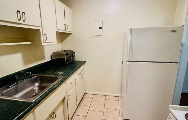 2 beds, 1 bath, 875 sqft, $1,395, Unit Apt. 211