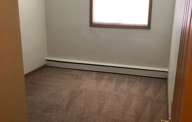 2 beds, 1 bath, 900 sqft, $1,370, Unit 4412-104