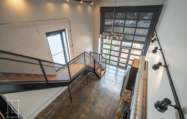 2 beds, 2 baths, $2,300, Unit 727 N. 4th St. Apt. 101