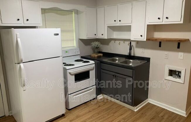 2 beds, 1 bath, 775 sqft, $975