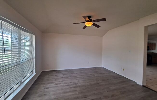 Beautiful 4/2/2 With Community Pool in Mesquite!