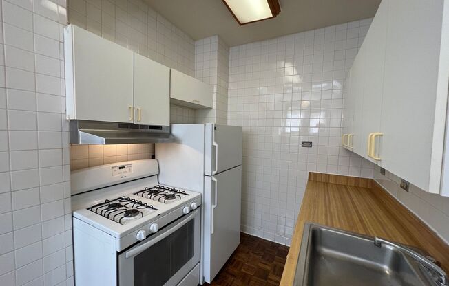 1 bed, 1 bath, 700 sqft, $1,945, Unit 429-102