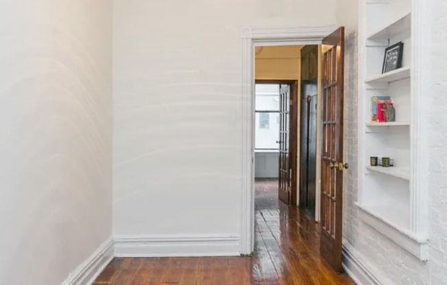 340 W 17 ST
