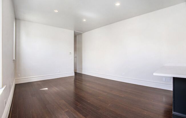 1418 Broadway #B - 2 bedroom | 1 bath | Upper unit