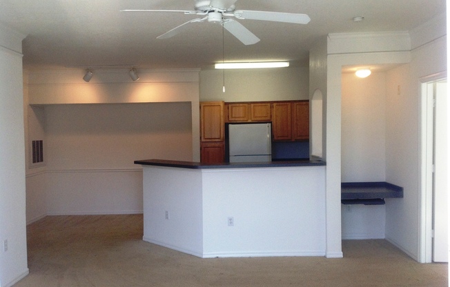 Hamptons At Metrowest - 2/2 Condo with balcony!!