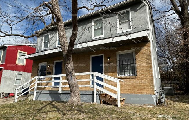 Updated 2 bed 1.5 bath in KCMO!