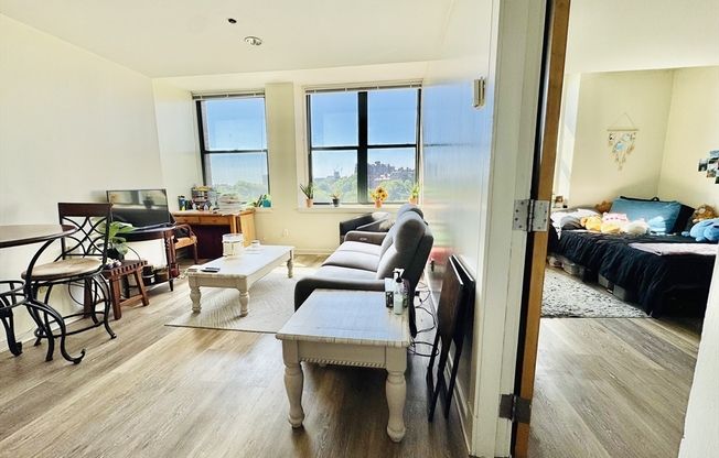 2 beds, 1 bath, 736 sqft, $3,700, Unit 6B