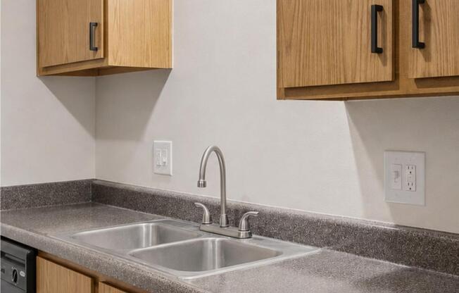2 beds, 1 bath, 819 sqft, $1,200
