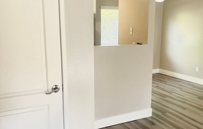 2 beds, 1 bath, 896 sqft, $1,995, Unit 102