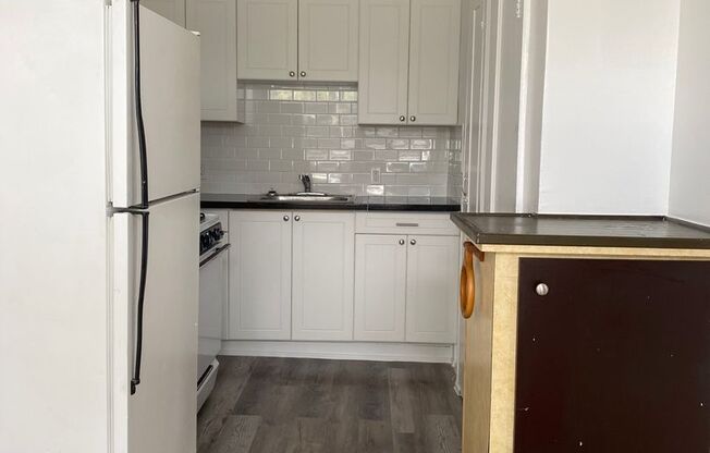 1 bed, 1 bath, 700 sqft, $1,425, Unit 8