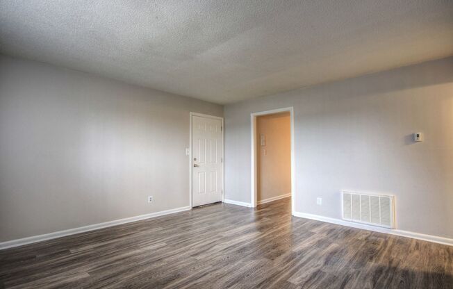 3 beds, 1.5 baths, 1,000 sqft, $1,125, Unit 1527-01