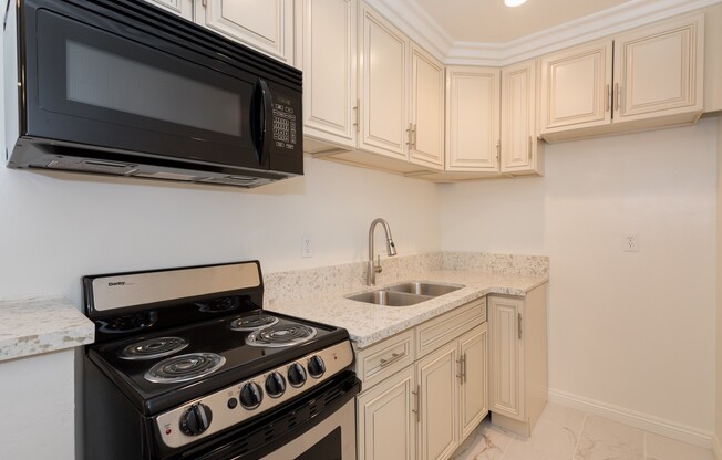 1 bed, 1 bath, 700 sqft, $1,895, Unit 30