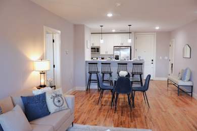 2 beds, 2 baths, 1,068 sqft, $2,500