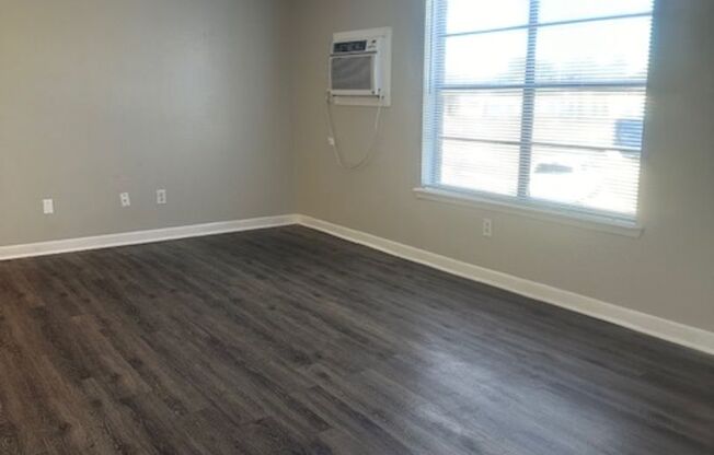 1 bed, 1 bath, 712 sqft, $629, Unit 235